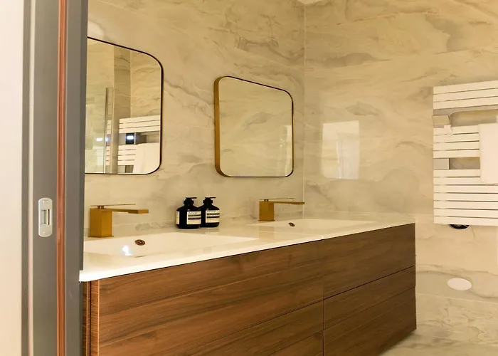 Elegant - 2br- 6p- Gare Saint Lazare, Cleaning Included Париж